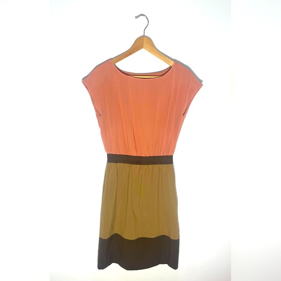 Casual, confortable, professionnel and cute looking.  In perfect condition - Picture 1 of 3